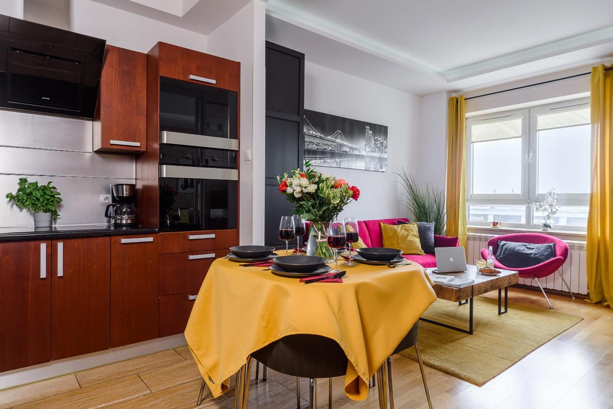 Apartament Lumina With Balcony Platinum Tower *